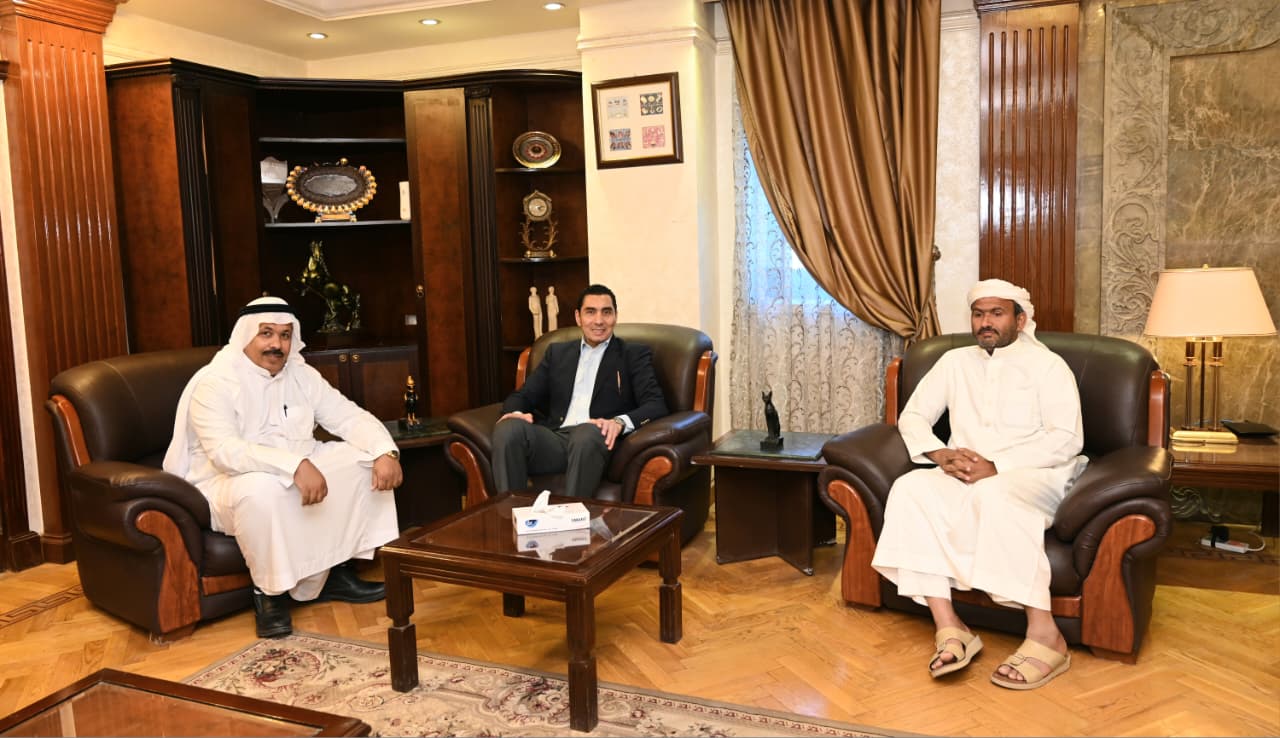 وزير الشباب والرياضة يبحث مع رئيس الاتحاد المصري للهجن خطط تطوير اللعبة وتوسيع بطولاتها