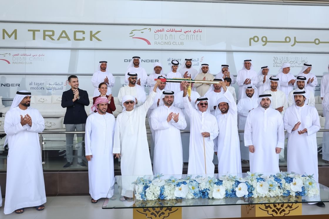 سلطان بن حمدان آل نهيان يتسلم "سيف الإمارات" في اليوم الختامي لمهرجان المرموم التراثي 2026 لهجن أصحاب السمو الشيوخ