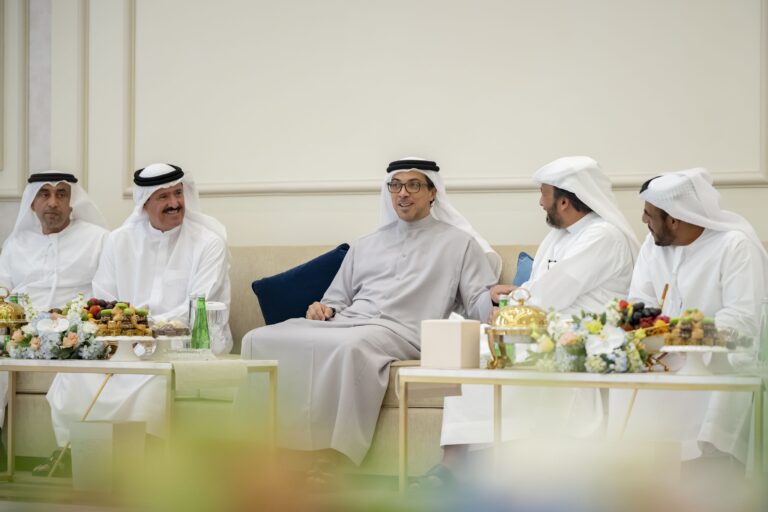 منصور بن زايد يحضر مأدبة غداء أقامها سلطان بن حمدان