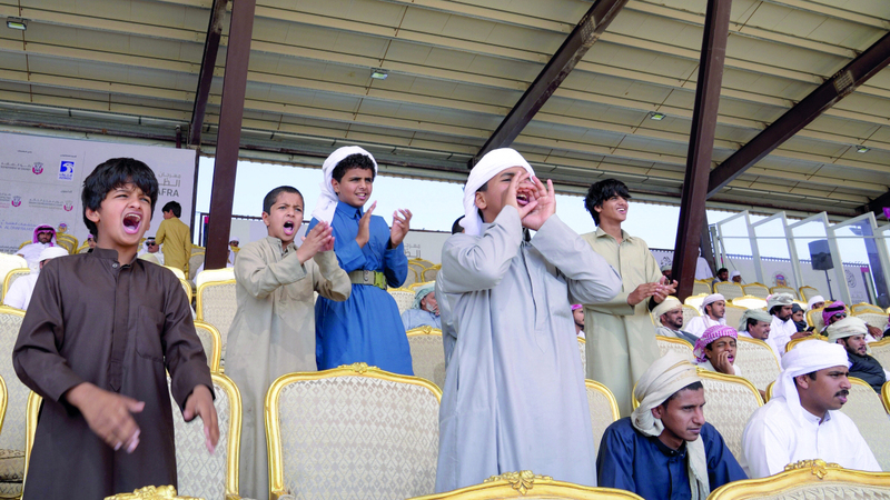 «الصيحة».. نداء التراث الذي يربط الإنسان بالإبل في مهرجان الظفرة