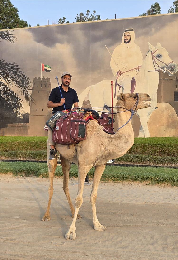 رحلة على ظهر جمل: رحّالة يمني يوثق جمال الإمارات من صحرائها لمدنها