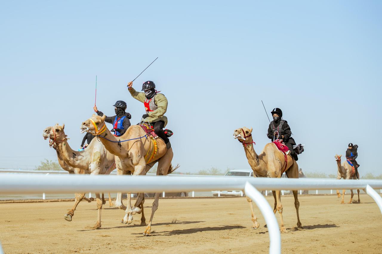 ريما وهديل تفتحان الطريق… الكؤوس بأيدي الهجانة السعوديات