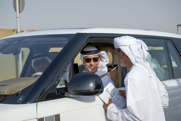 هزاع بن زايد: مهرجان العين يعكس المكانة المرموقة لرياضة الهجن واهتمام القيادة بصون الموروث الإماراتي الأصيل