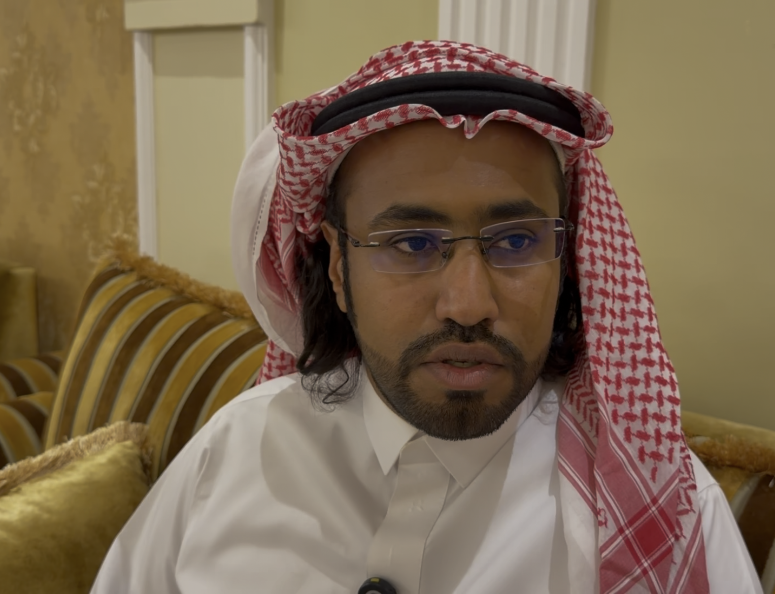 السهلي يظفر برمزين في مهرجان الظفرة للهجن 2025.. ويمثل السعودية بأداء مميز ..“مهرة” و“مهدي” يحققان إنجازاً مزدوجاً.. والسهلي يهدي الرموز لقيادة المملكة وشعبها