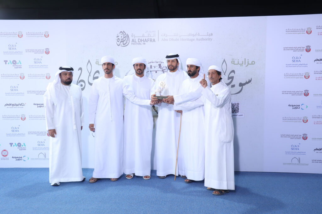 بعد فوز الشبهانه مالكها خميس المنصوري : دعم الشيوخ جعل «الظفرة» أقوى مهرجانات المزاين في الخليج