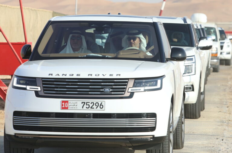  بحضور الشيخ هزاع بن زايد.. “فخر” و“الموج” يتألقان في ختام مهرجان العين لسباقات الهجن بميدان الروضة