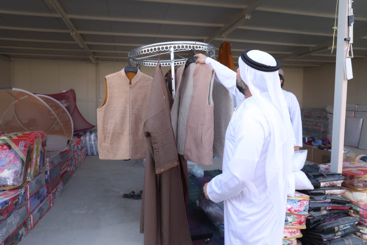 السوق الشعبي في مزاينة سويحان.. لوحة تراثية تنبض بأصالة الإمارات وتحتفي بالإبل