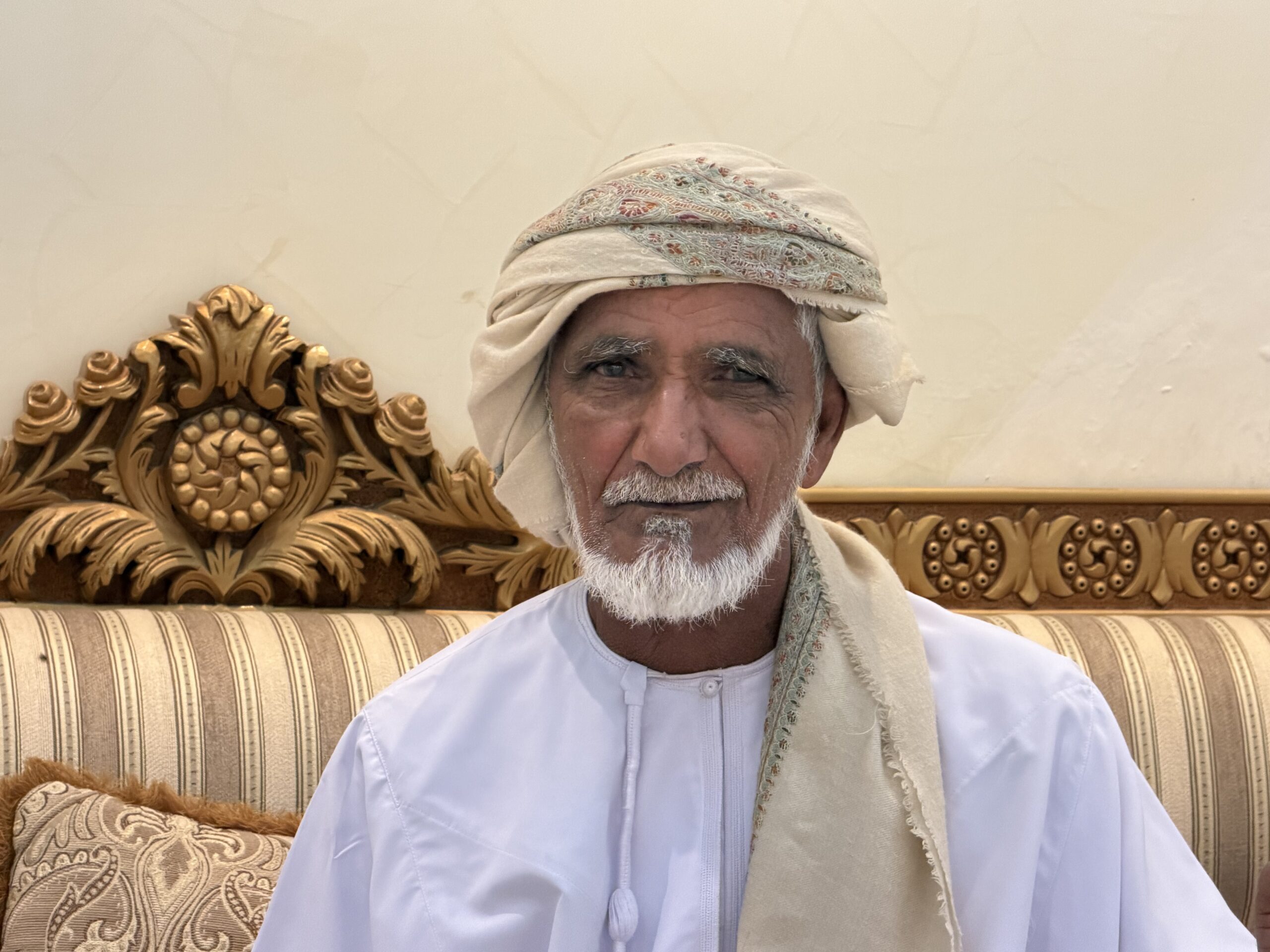 حميد المعولي.. رجل عبرت به الإبل دروب الزمن من العرضة إلى رموز الظفرة.. فيديو