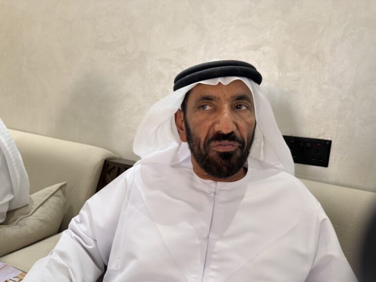 بن عيد المنهالي أحد أقدم المشاركين بمزاينة رزين: تراث الإبل أمانة.. ودعم الشيوخ أساس نجاحنا