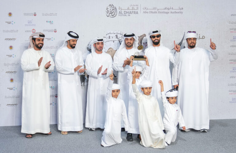 مزاينة رزين ترسم لوحة الفخر في يوم الثنايا.. وتتوج نخبة الإبل بـ115 جائزة