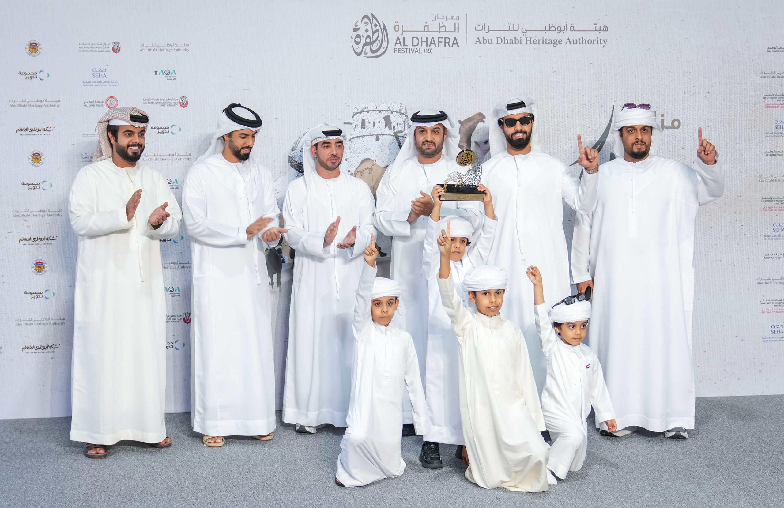 مزاينة رزين ترسم لوحة الفخر في يوم الثنايا.. وتتوج نخبة الإبل بـ115 جائزة