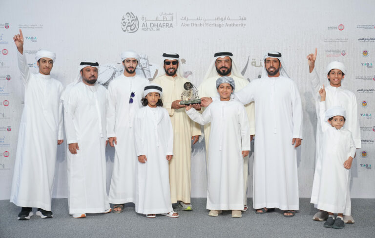 مزاينة رزين تتوهّج بالمنافسة.. تتويج 115 فائزاً في أشواط الإيذاع بالمحطة الثانية للظفرة 19