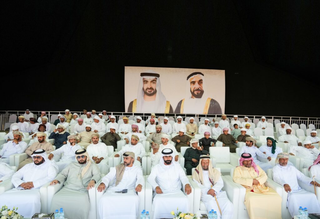مشاركة واسعة في مزاينة الحقايق بمهرجان محمد بن زايد لسباقات الهجن ومزاينة الإبل .. وتتويج الفائزين
