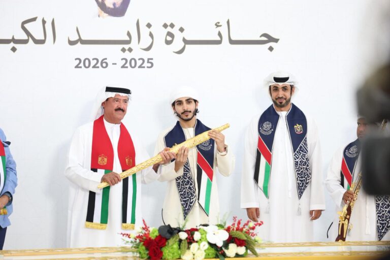 مزدلّفة تنتزع السيف العاشر وتهديه لشعار بن حماد الشامسي .. صور وتفاصيل