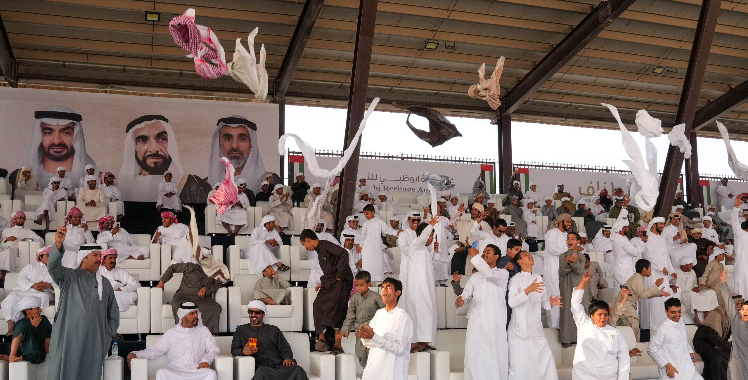 إثارة وتراث في مزاينة مدينة زايد… صراع قوي في أشواط الحقايق بمهرجان الظفرة ١٩