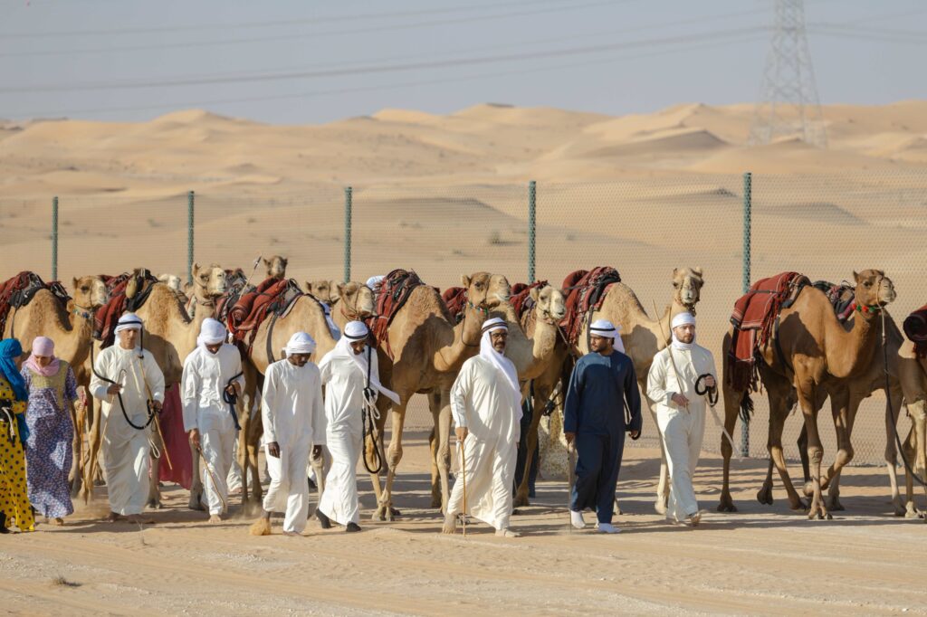 قافلة الهجن تعبر دروب الحجاج وتقترب من محطتها الختامية في دبي