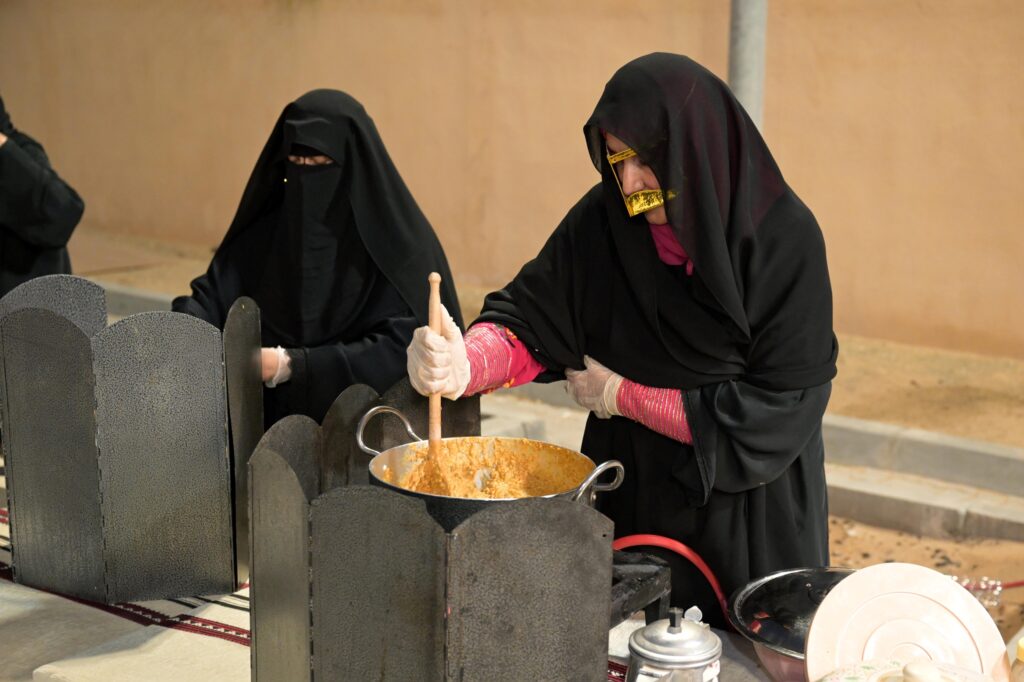 سوق الظفرة التراثي.. نافذة حيّة على الذاكرة الإماراتية في قلب المهرجان