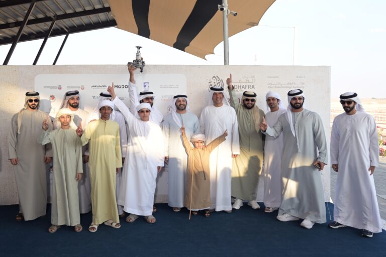 أشواط الحقايق تسجل مشاركة 767 مطية في مزاينة الابل بمهرجان الظفرة