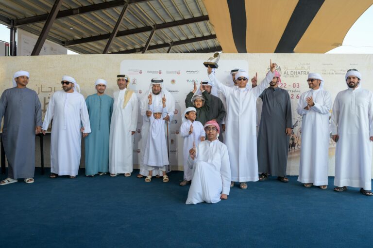 تواصل منافسات مزاينة الإبل بالمحطة الختامية لمهرجان الظفرة