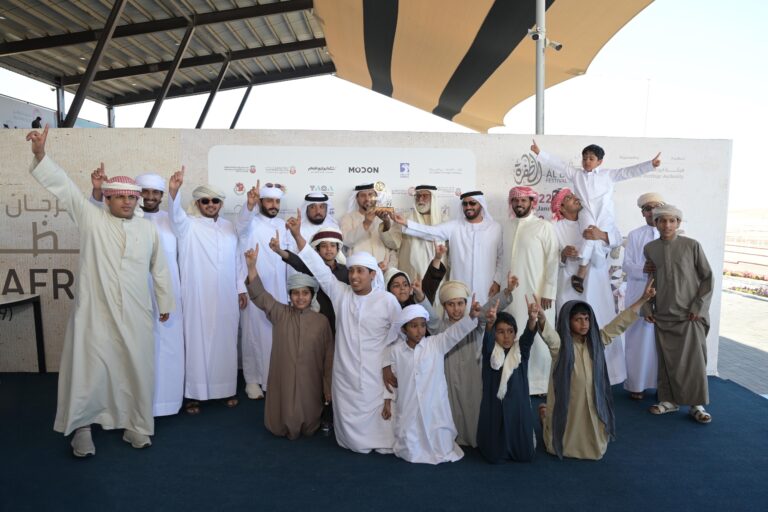 تواصل منافسات أشواط الحقايق في مزاينة الابل بمهرجان الظفرة الختامي