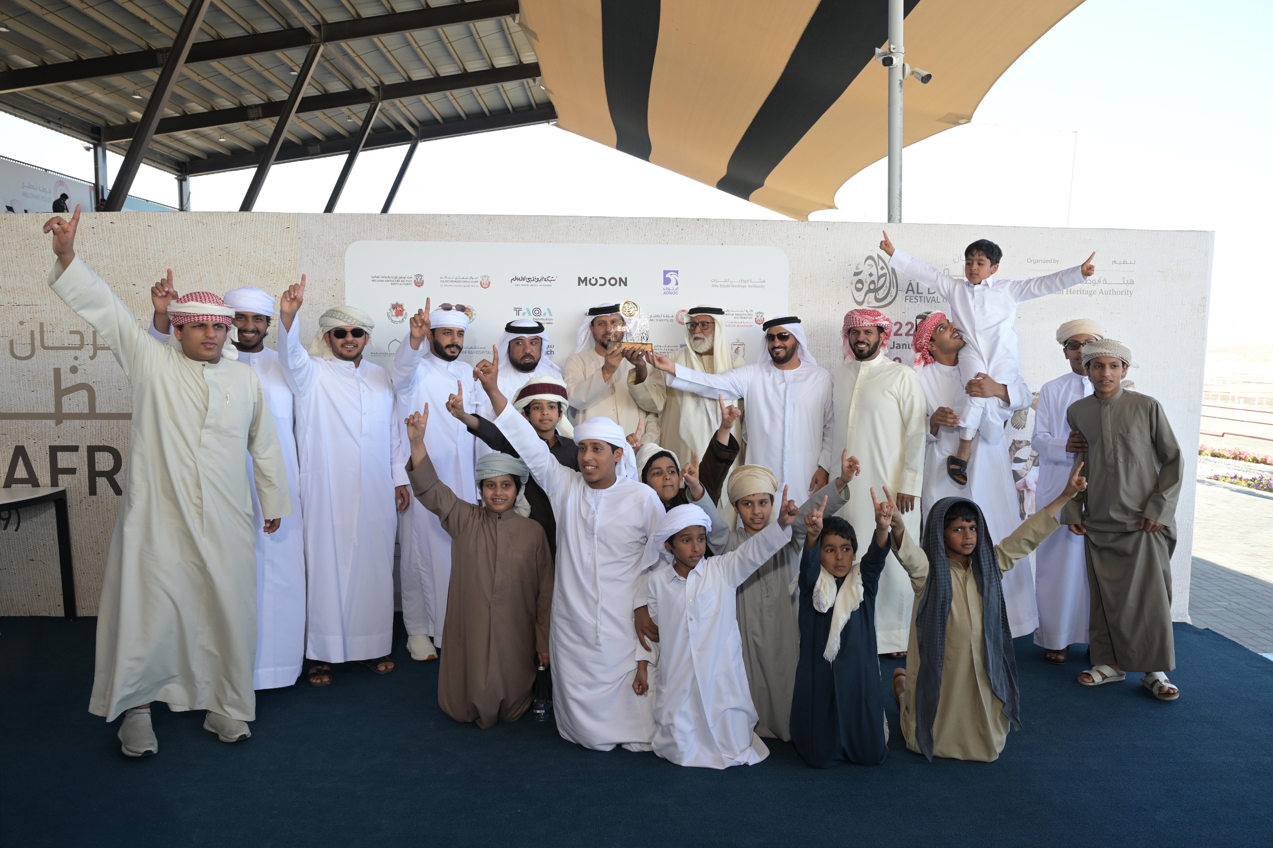 تواصل منافسات أشواط الحقايق في مزاينة الابل بمهرجان الظفرة الختامي