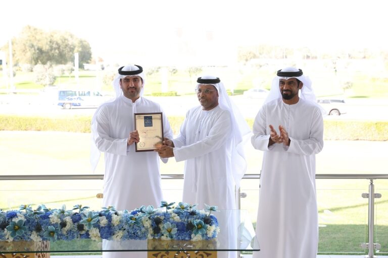 نادي دبي لسباقات الهجن يحصد جائزة التميّز في الرياضات التراثية من «MEA Business» الدولية