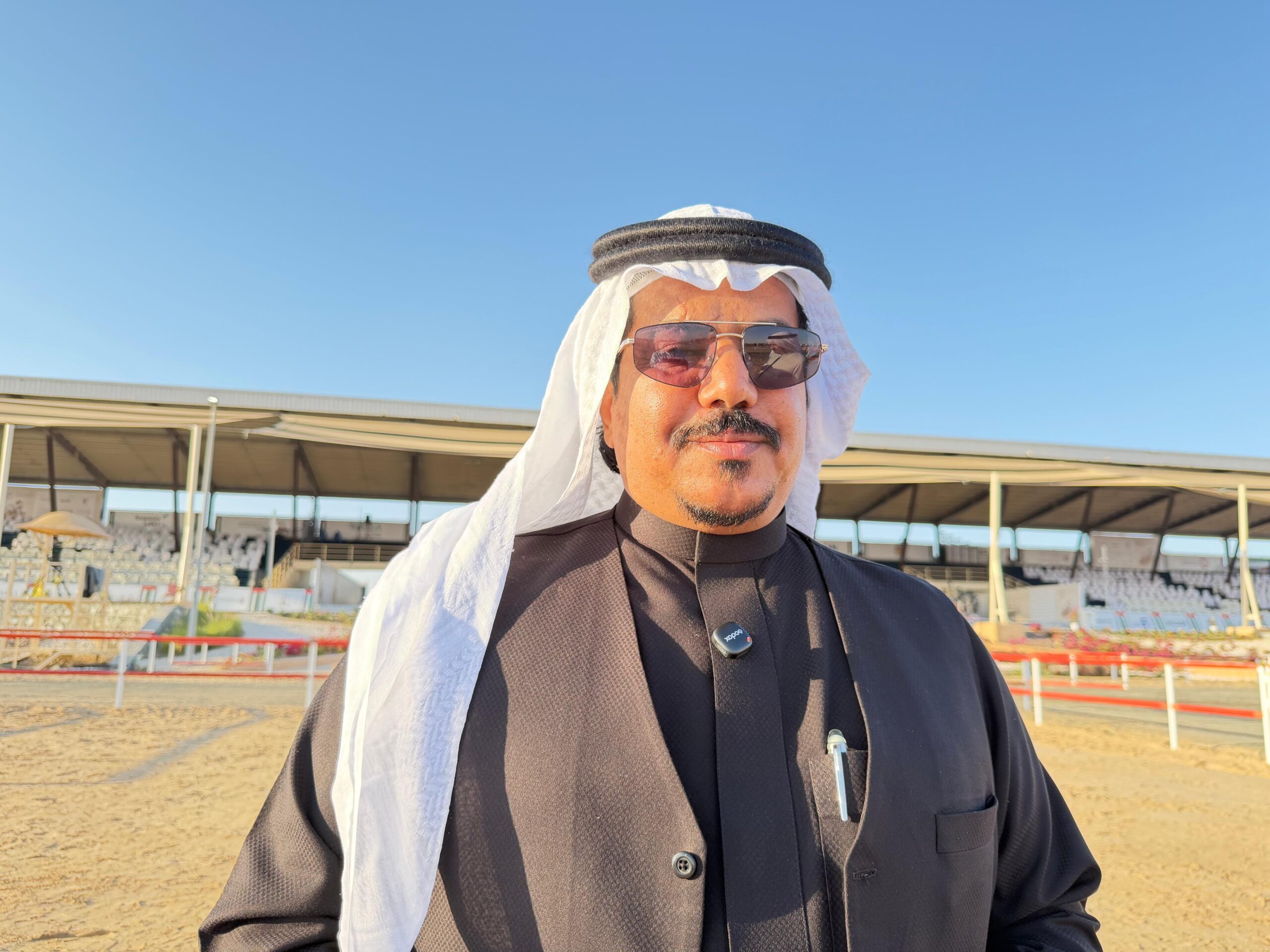 «العيوف» ترفع راية  عزبة الزايديات  في مزاينة الظفرة